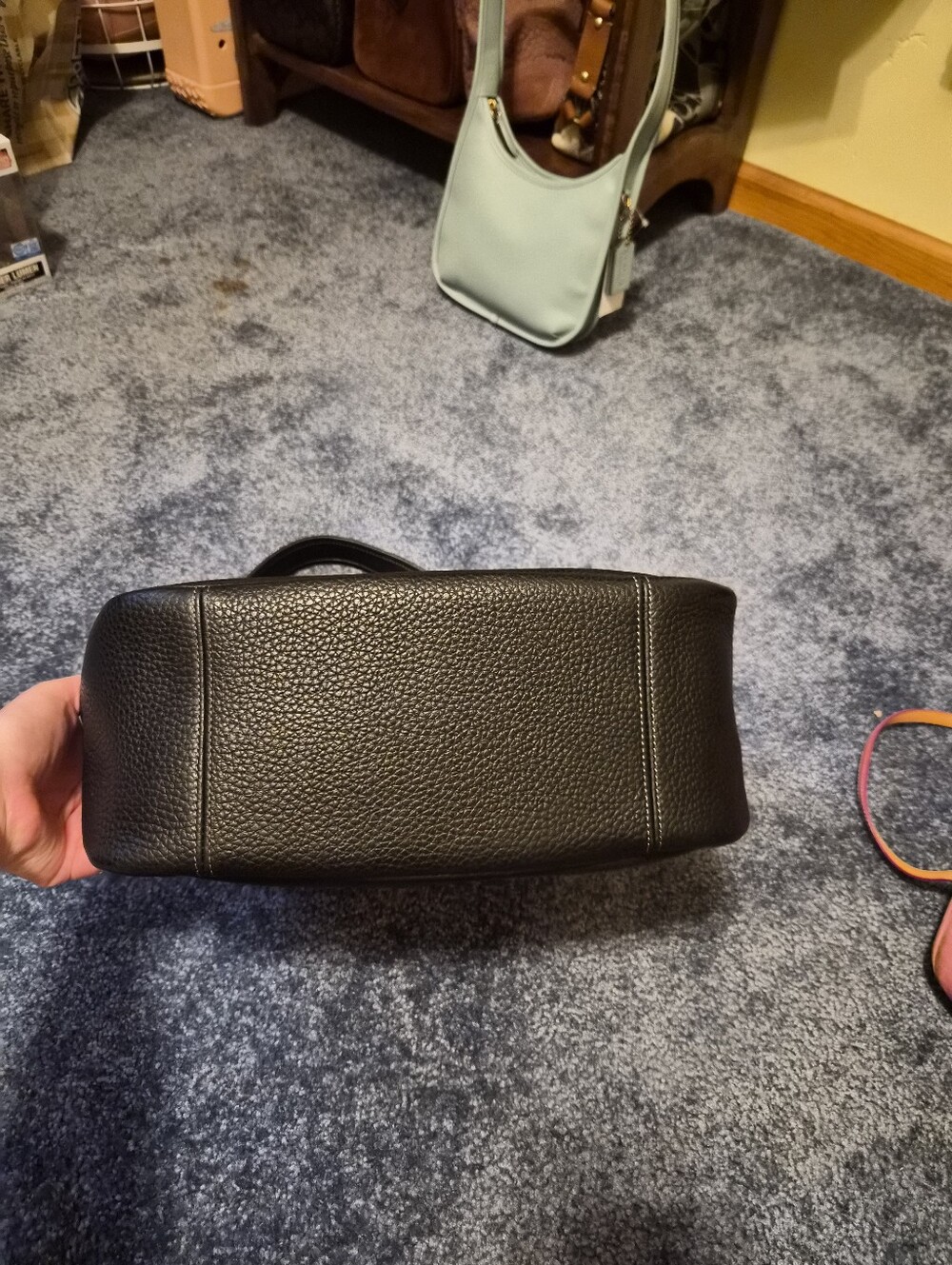 Coach Carrie Shoulder Bag With Matte Black Hardware - Picture 3 of 4